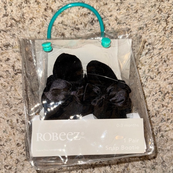 Robeez Other - Robeez Black Infant Booties with Bow